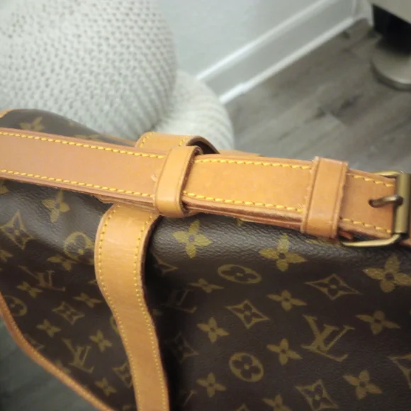 Louis Vuitton  Saumur 43 bag - Picture 8 of 16